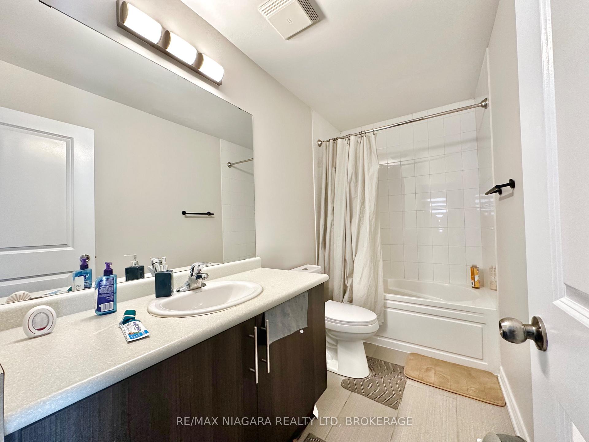 Photo 13 of 7790 Buckeye Crescent, Niagara Falls, Brown — HOMEH