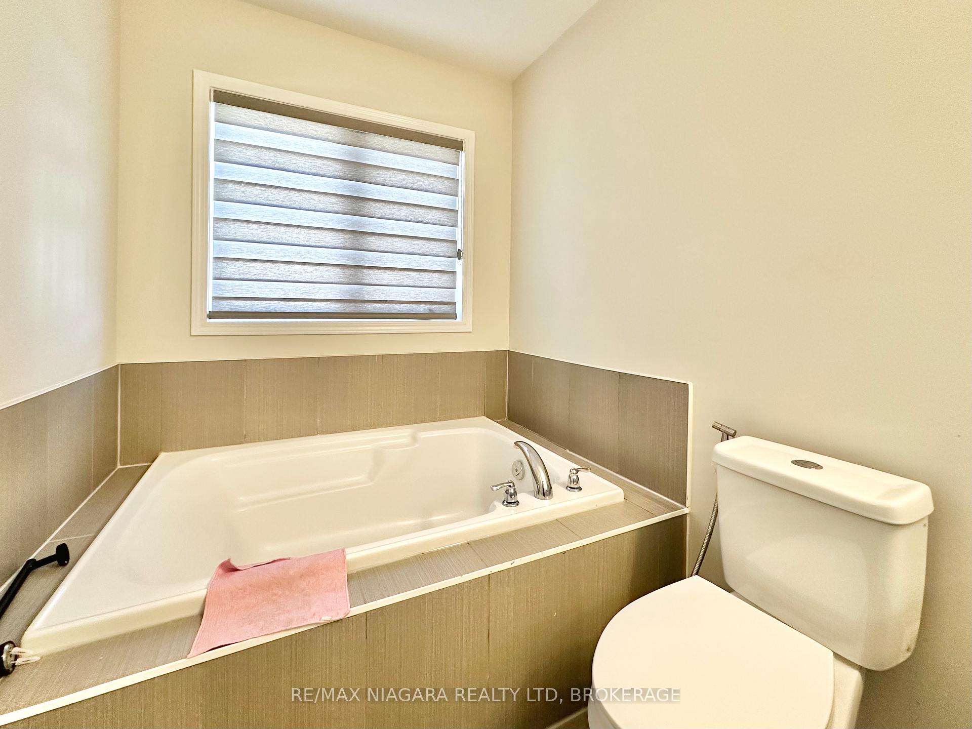 Photo 19 of 7790 Buckeye Crescent, Niagara Falls, Brown — HOMEH