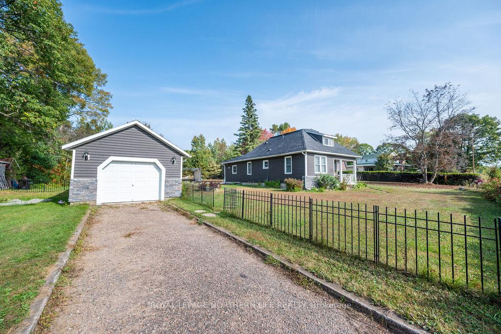 Photo 10 of 12476 Hwy 60, North Algona Wilberforce, North Algona/Wilberforce Twp — HOMEH