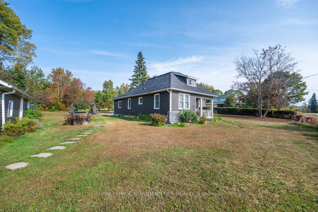 Photo 11 of 12476 Hwy 60, North Algona Wilberforce, North Algona/Wilberforce Twp — HOMEH