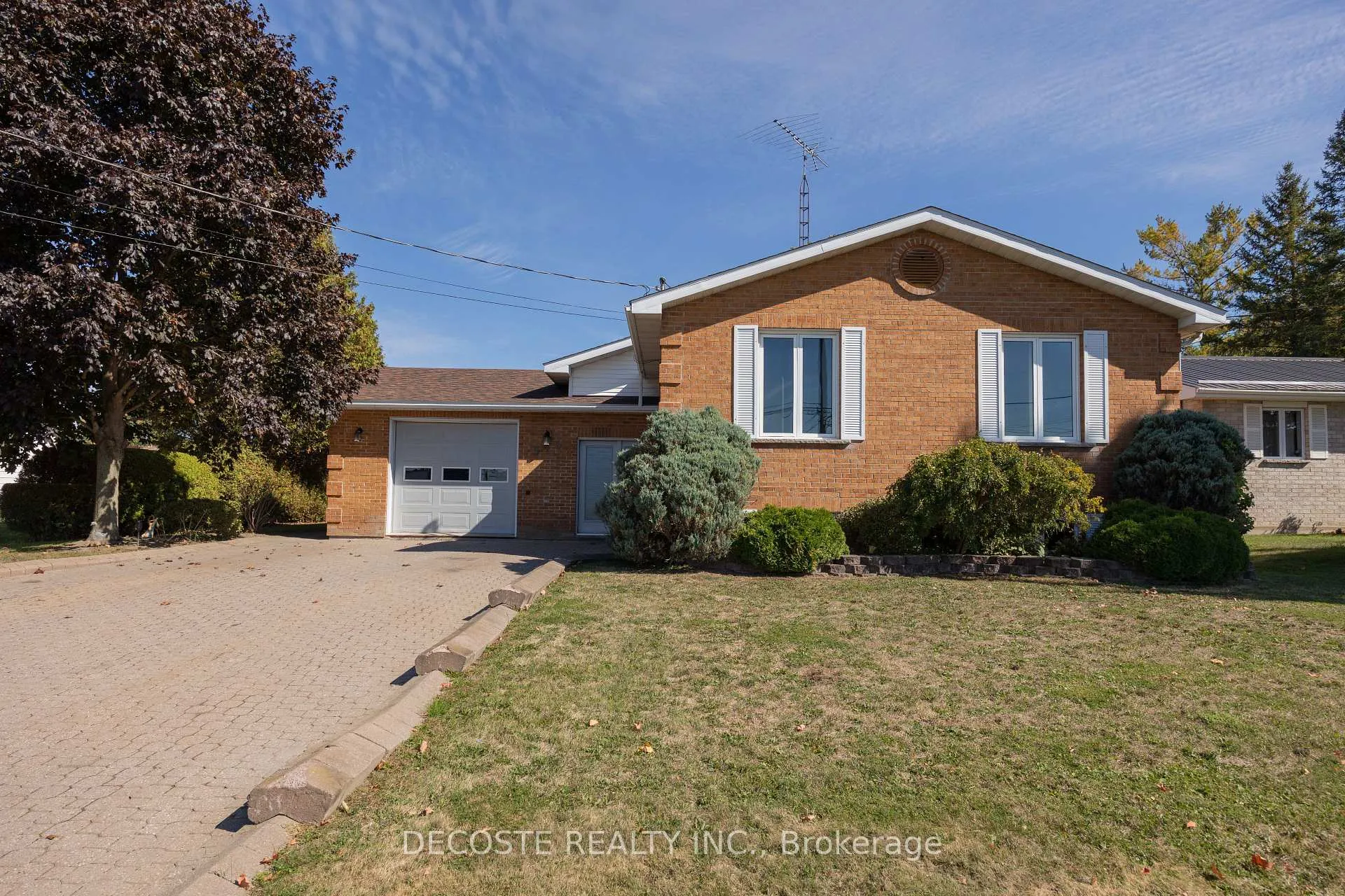 Photo 2 of 515 Tobin Street, North Glengarry, Alexandria — HOMEH