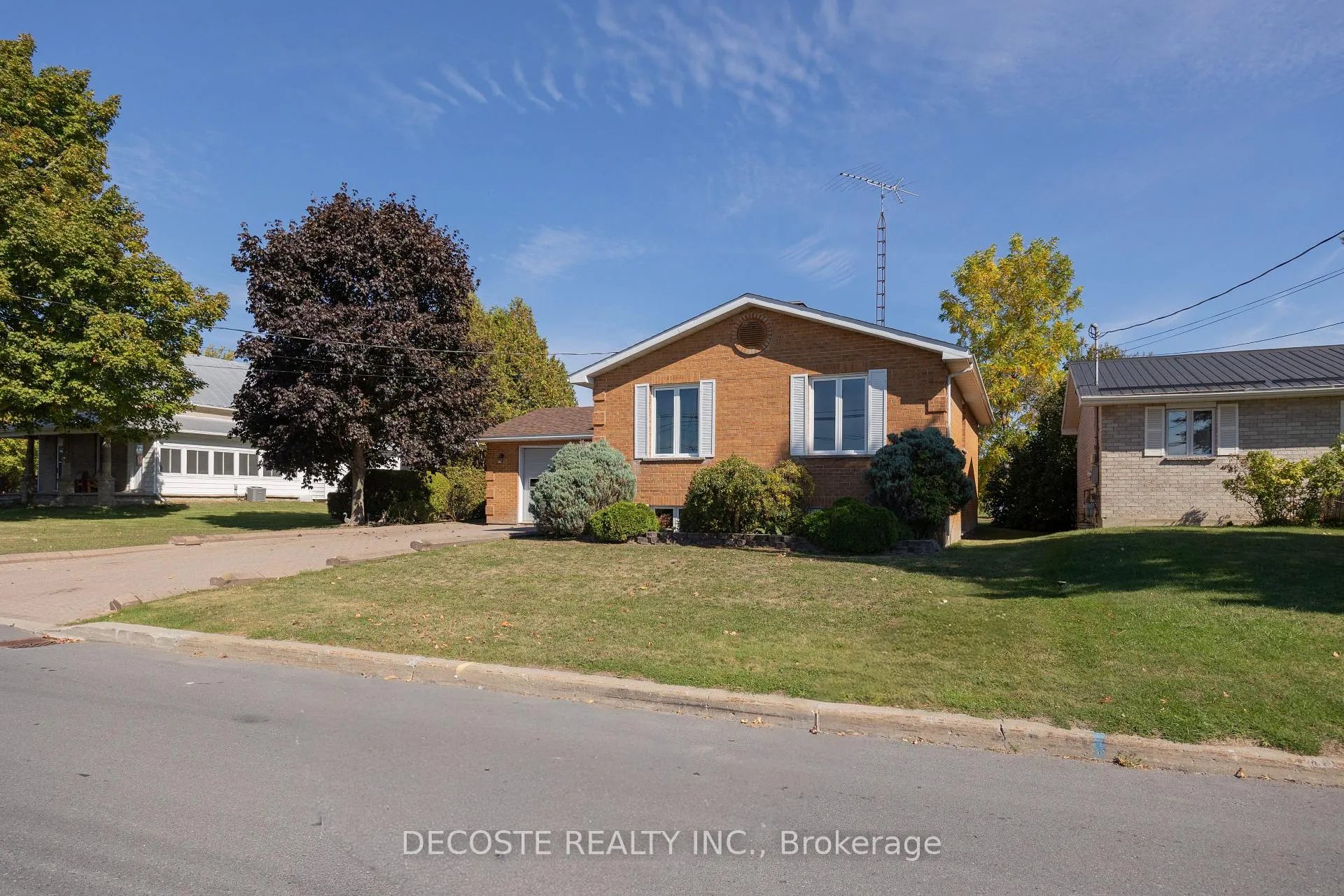 Photo 3 of 515 Tobin Street, North Glengarry, Alexandria — HOMEH
