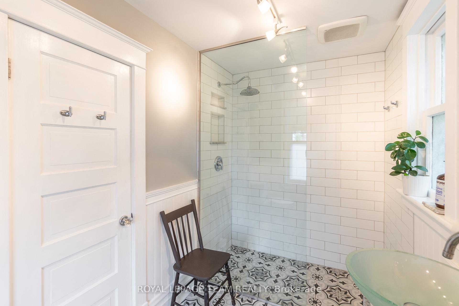 Photo 17 of 56 Bertrand Street, Ottawa, Lindenlea — HOMEH