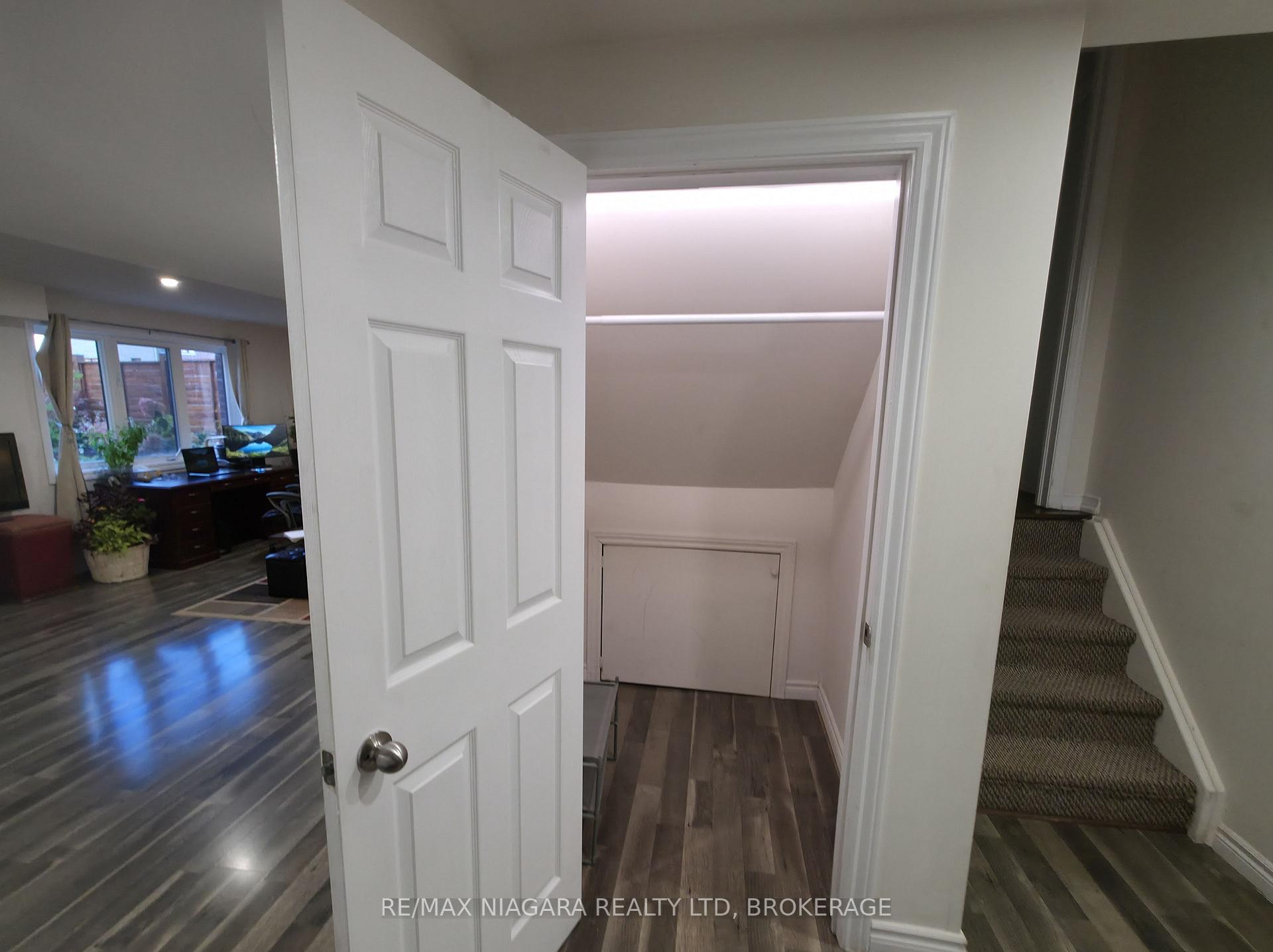 Photo 11 of Unit Lower, 7879 Buckeye Crescent, Niagara Falls, Brown — HOMEH