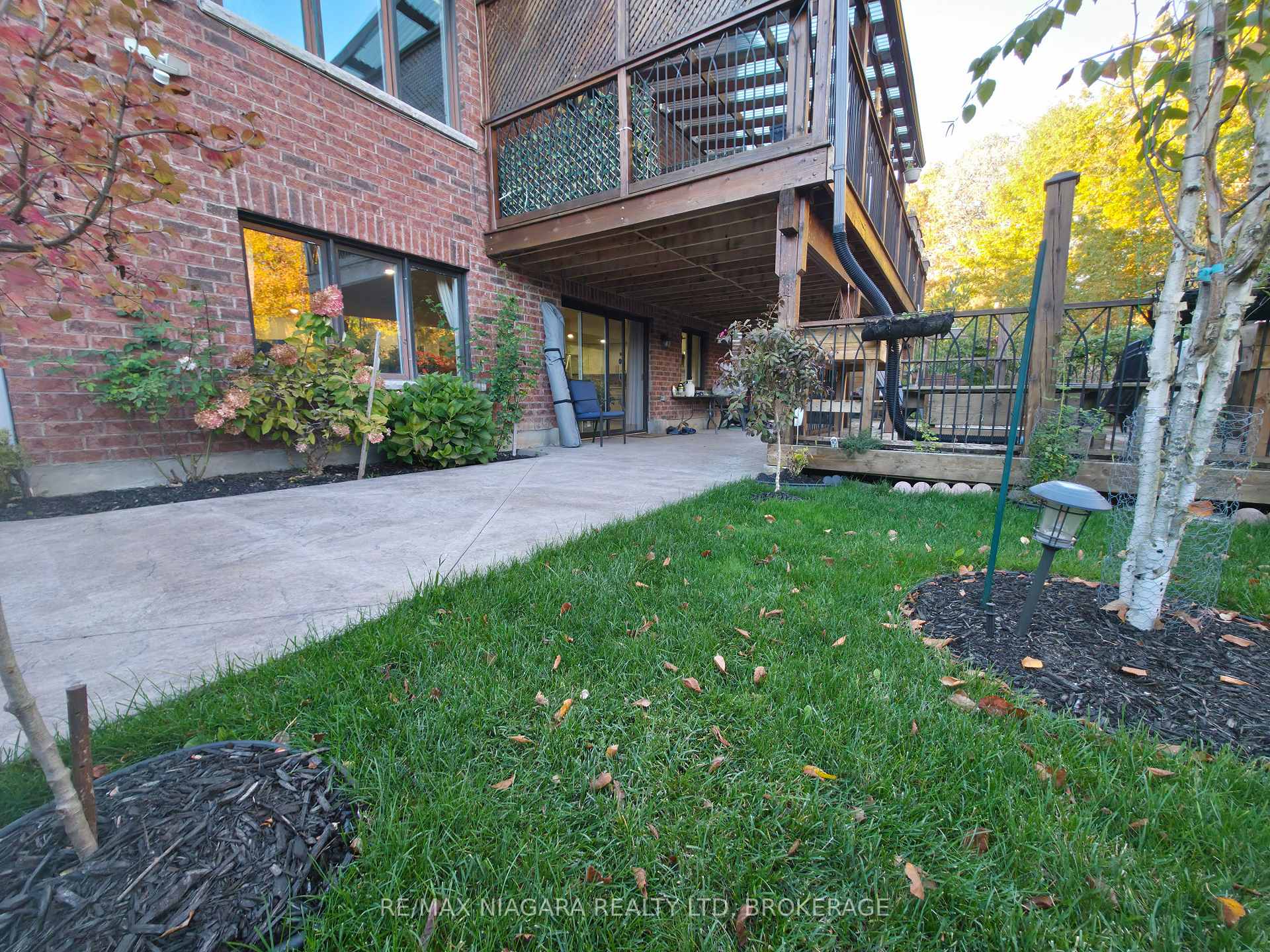 Photo 25 of Unit Lower, 7879 Buckeye Crescent, Niagara Falls, Brown — HOMEH