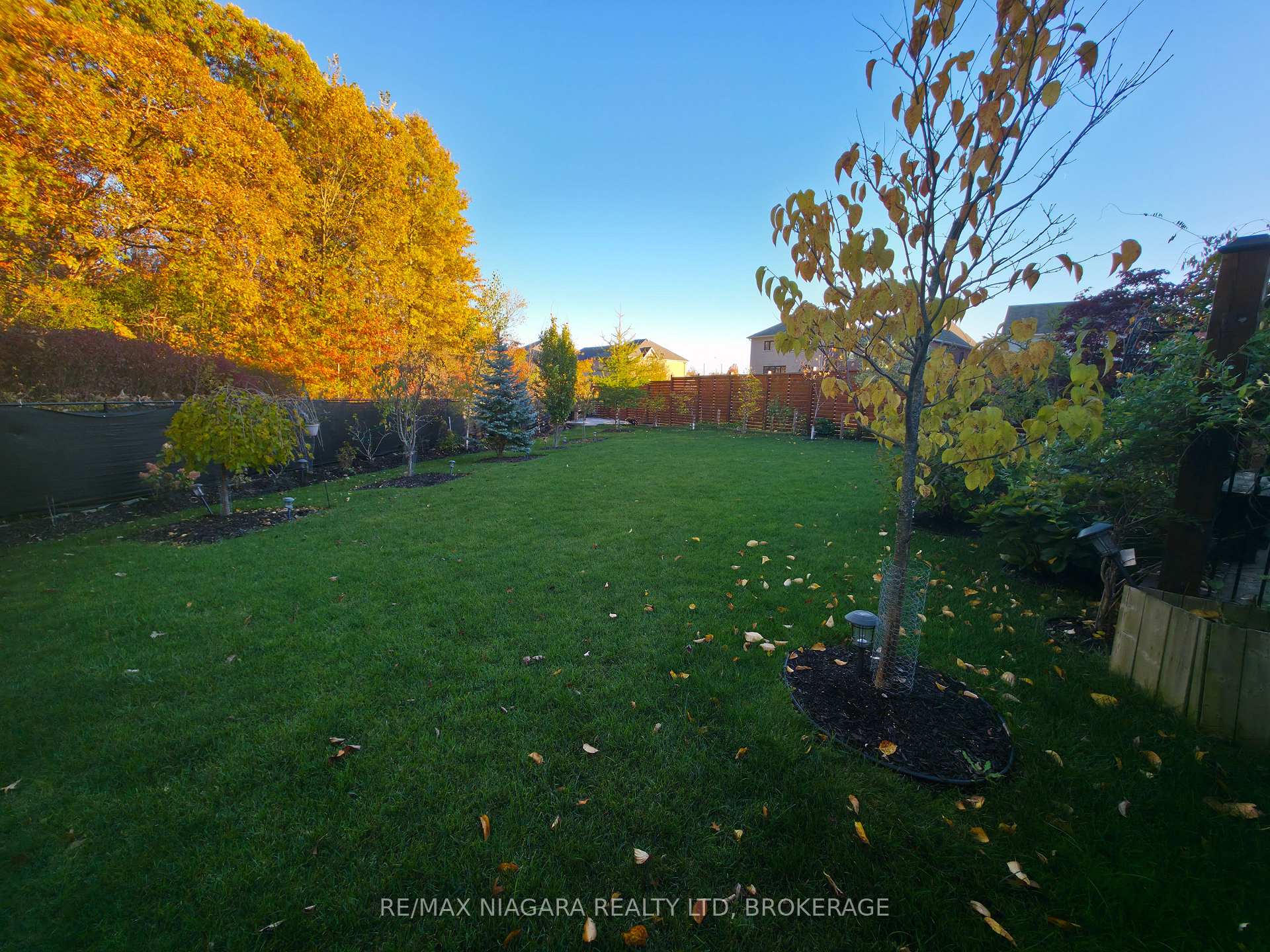 Photo 32 of Unit Lower, 7879 Buckeye Crescent, Niagara Falls, Brown — HOMEH