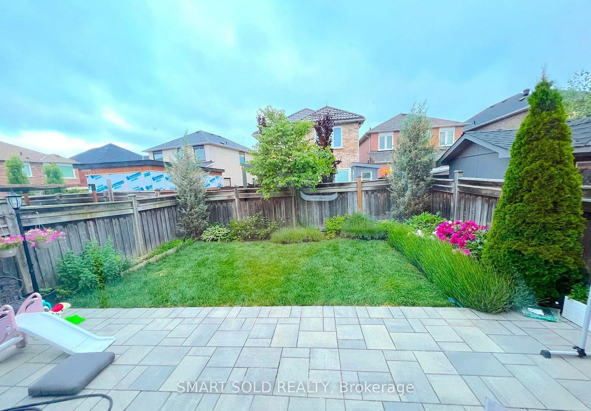 Photo 30 of 12 Lismer Crescent, Caledon, Bolton West — HOMEH