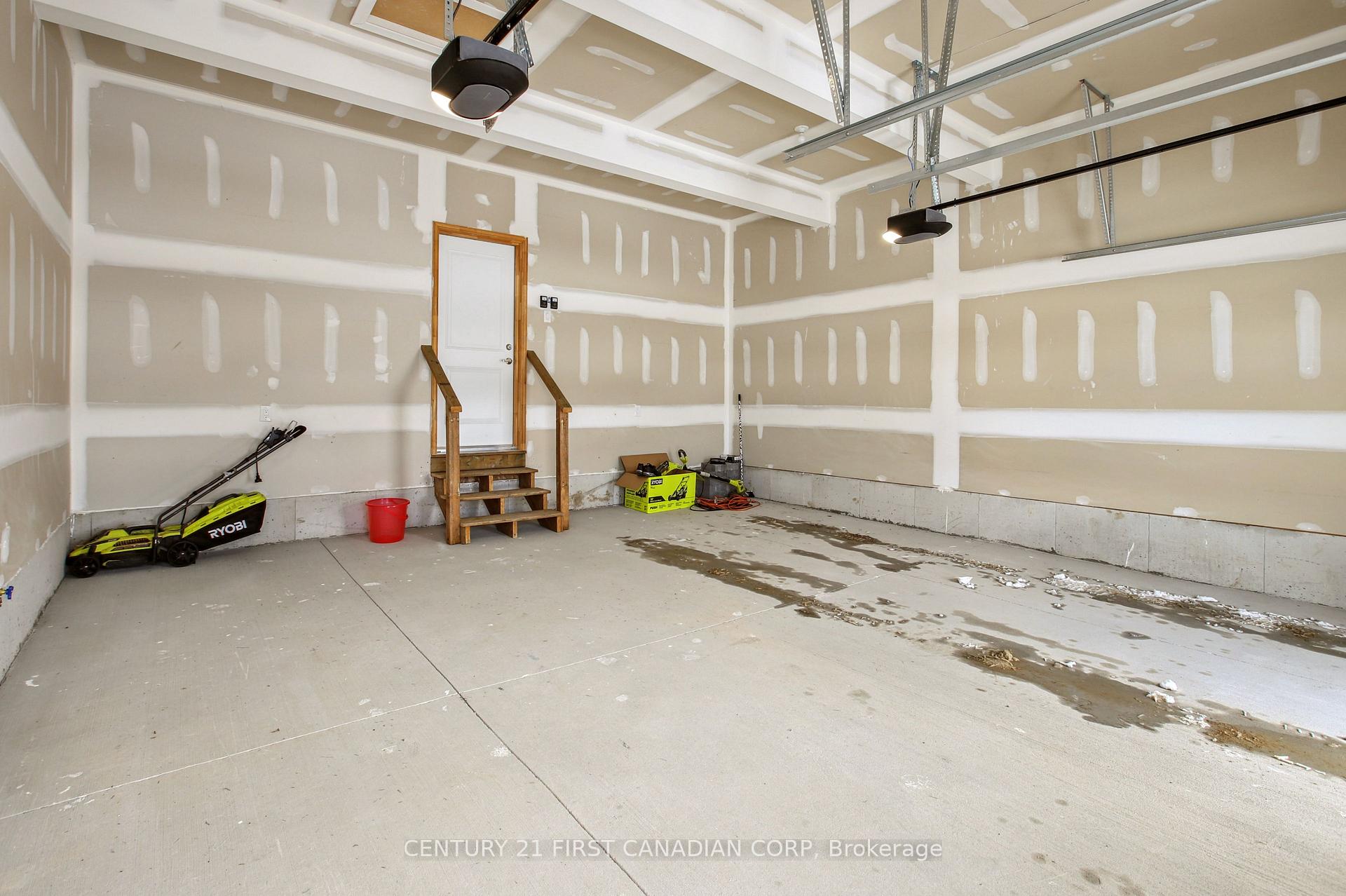 Photo 9 of 30 Spruce Crescent, North Middlesex, Parkhill — HOMEH