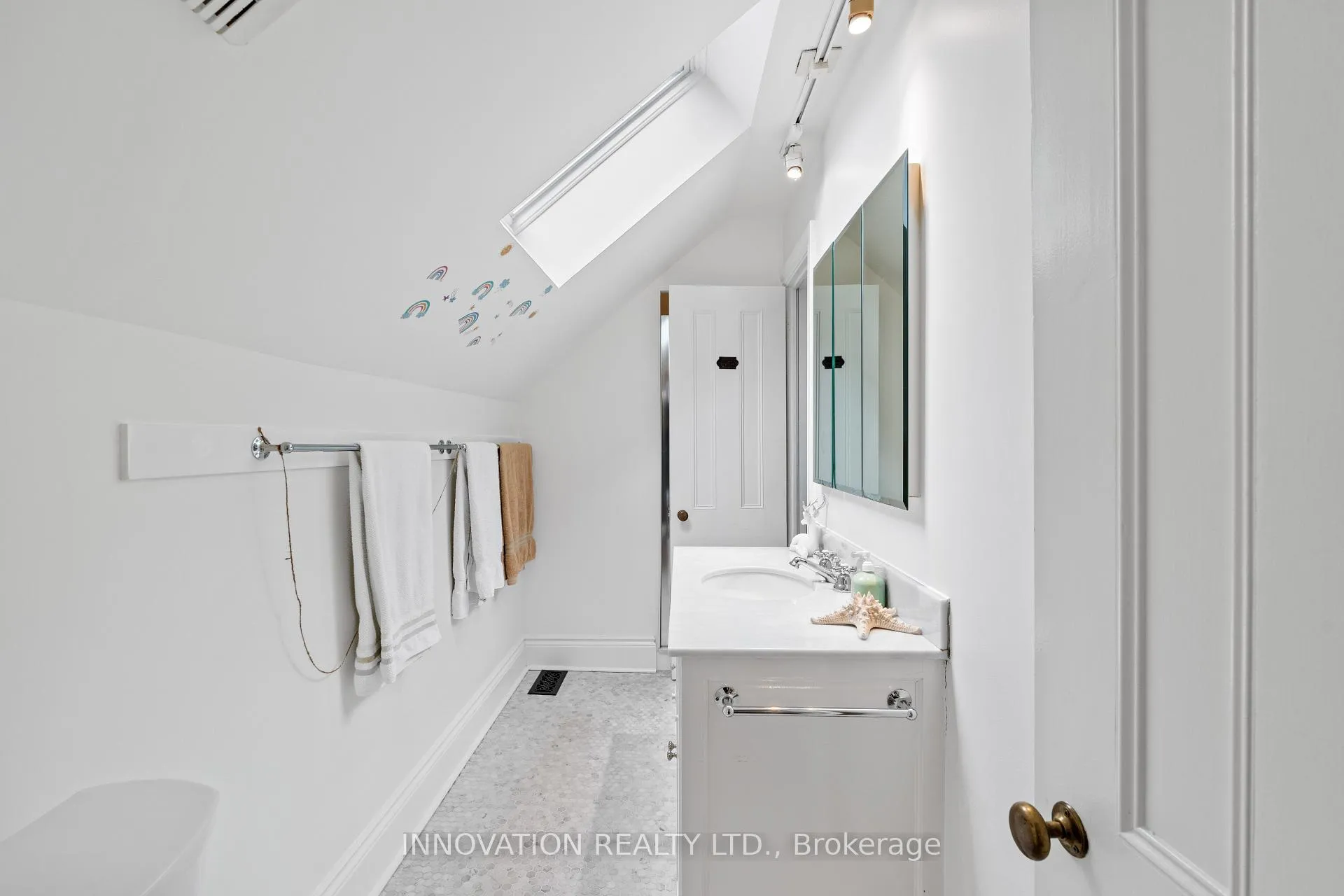 Photo 12 of 135 Stanley Avenue, Ottawa, New Edinburgh — HOMEH