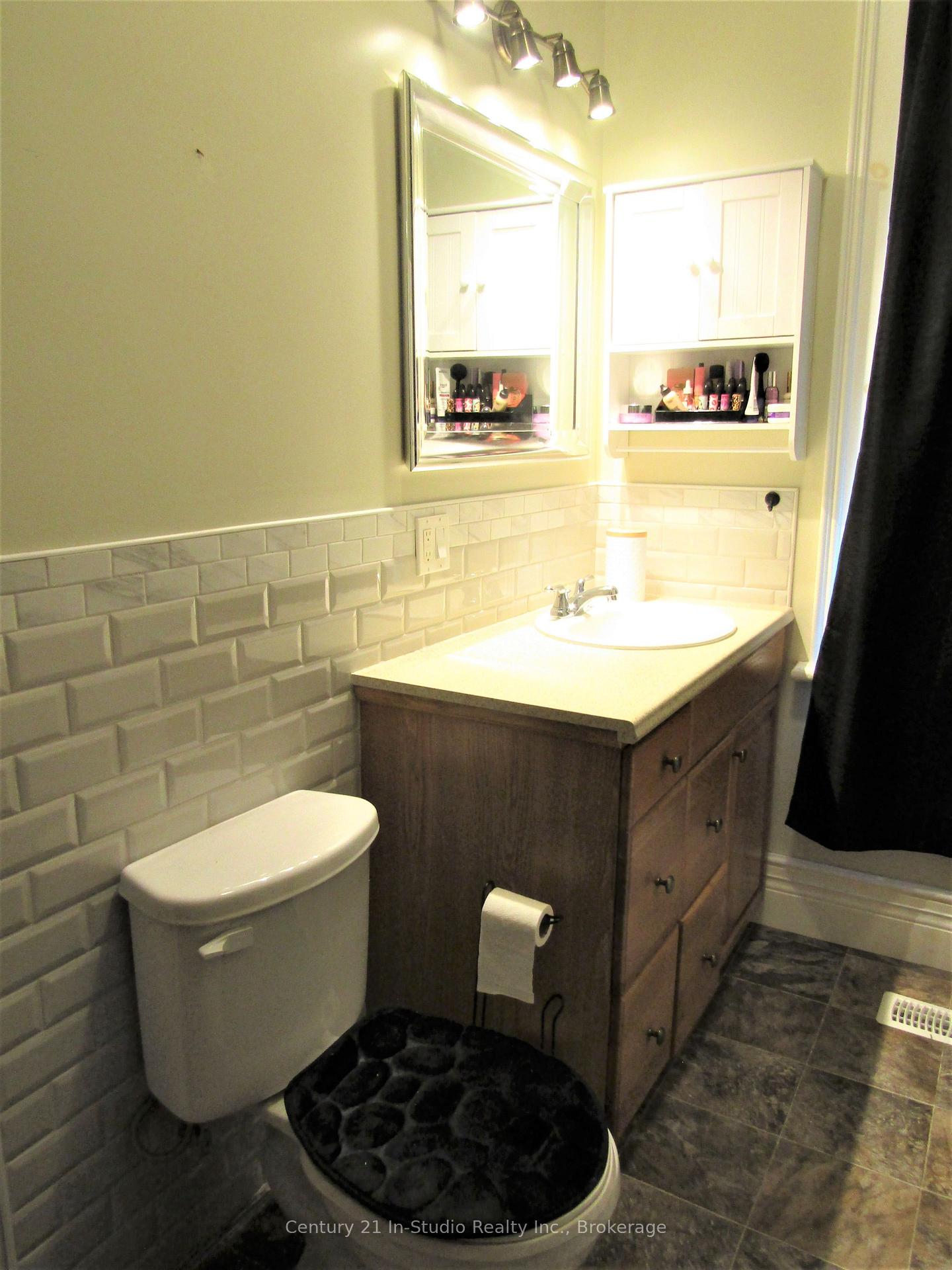 Photo 11 of Unit B, 316 Centre Street, North Huron, Wingham — HOMEH