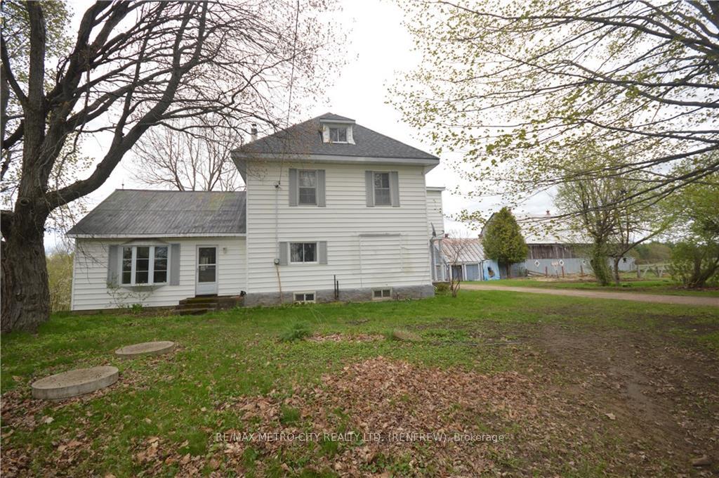 Photo 2 of 2879 Lake Dore Road, North Algona Wilberforce, North Algona/Wilberforce Twp — HOMEH