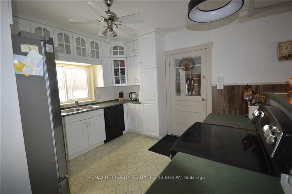 Photo 6 of 2879 Lake Dore Road, North Algona Wilberforce, North Algona/Wilberforce Twp — HOMEH