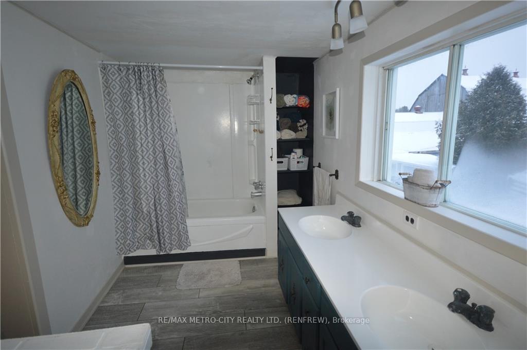 Photo 11 of 2879 Lake Dore Road, North Algona Wilberforce, North Algona/Wilberforce Twp — HOMEH