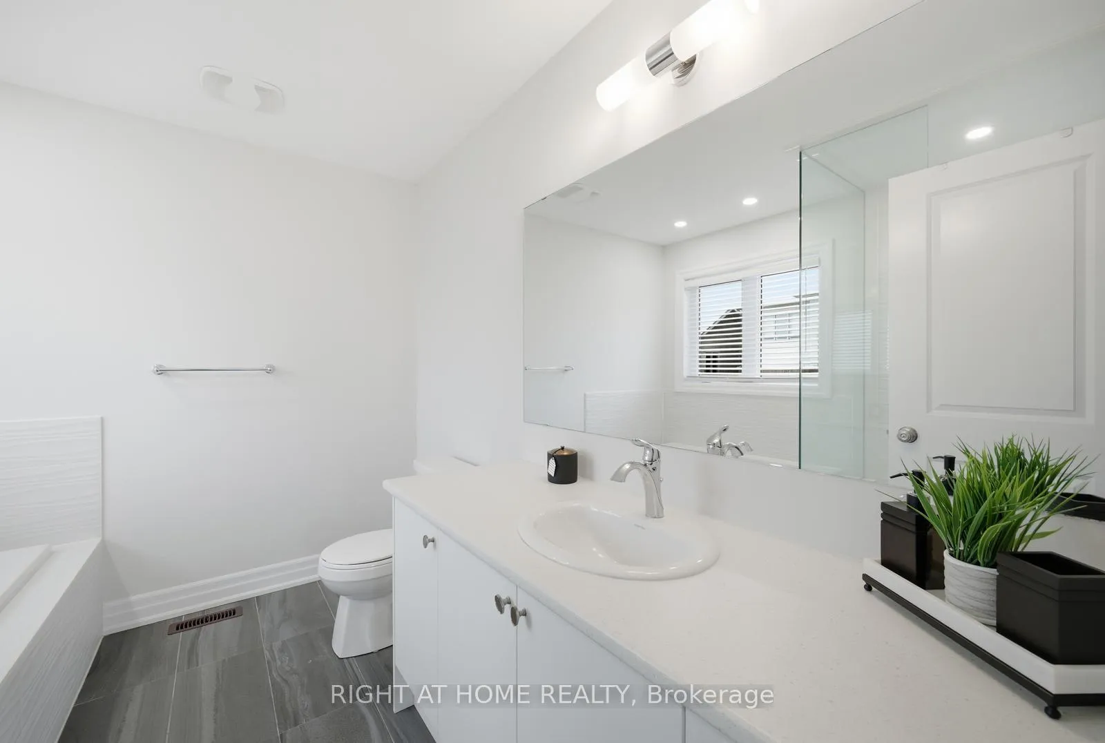 Photo 23 of 55 Clifford Crescent, New Tecumseth, Tottenham — HOMEH