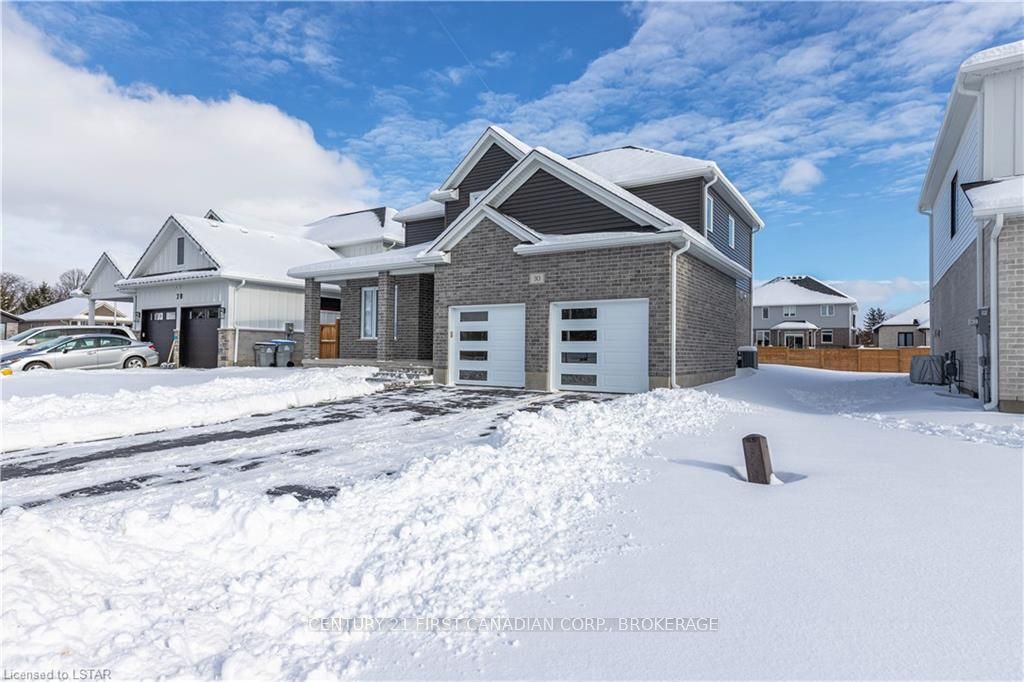 Photo 2 of 30 Spruce Crescent, North Middlesex, Parkhill — HOMEH