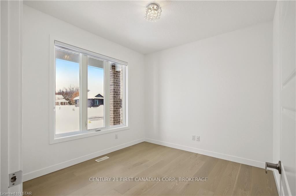 Photo 5 of 30 Spruce Crescent, North Middlesex, Parkhill — HOMEH
