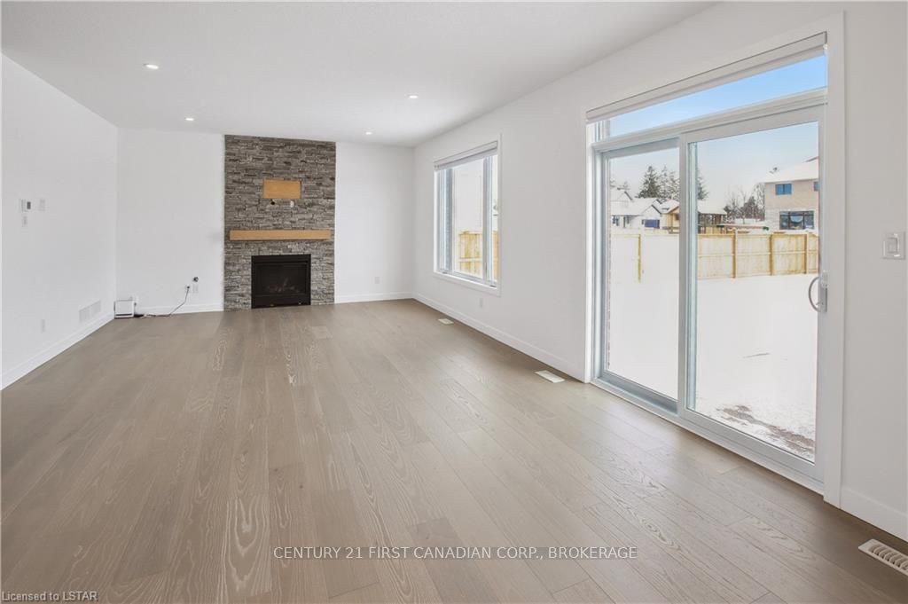 Photo 11 of 30 Spruce Crescent, North Middlesex, Parkhill — HOMEH