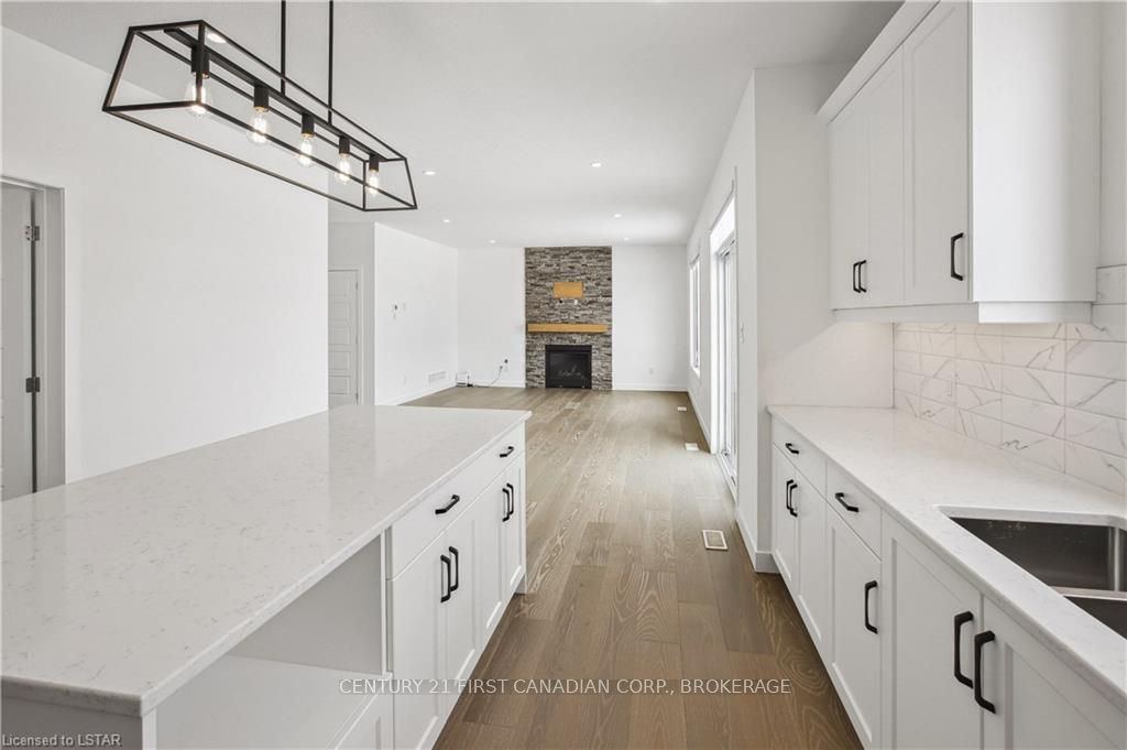 Photo 13 of 30 Spruce Crescent, North Middlesex, Parkhill — HOMEH