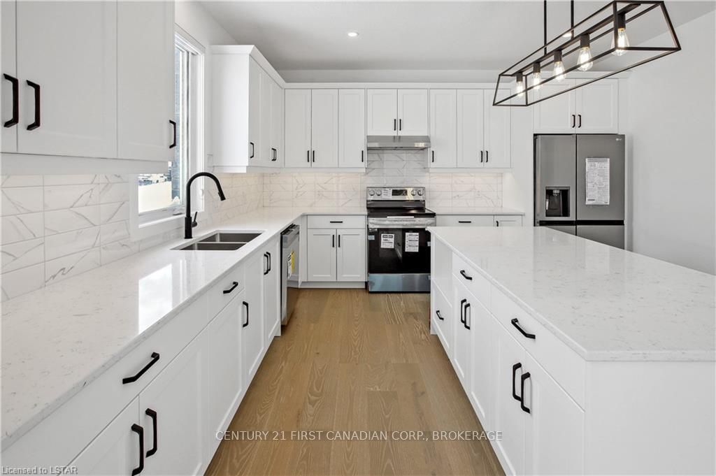 Photo 14 of 30 Spruce Crescent, North Middlesex, Parkhill — HOMEH