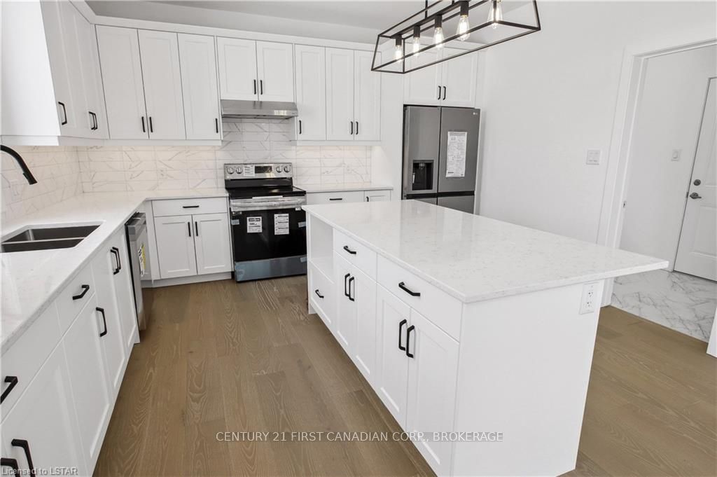 Photo 15 of 30 Spruce Crescent, North Middlesex, Parkhill — HOMEH