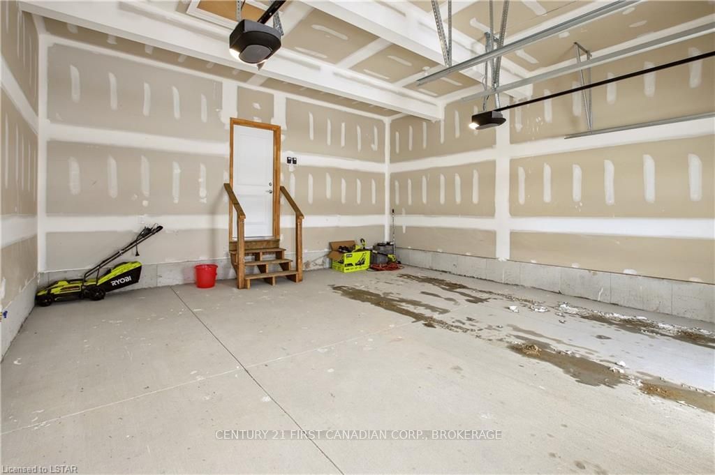 Photo 28 of 30 Spruce Crescent, North Middlesex, Parkhill — HOMEH