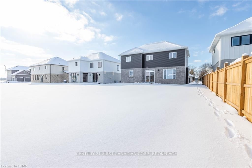 Photo 35 of 30 Spruce Crescent, North Middlesex, Parkhill — HOMEH