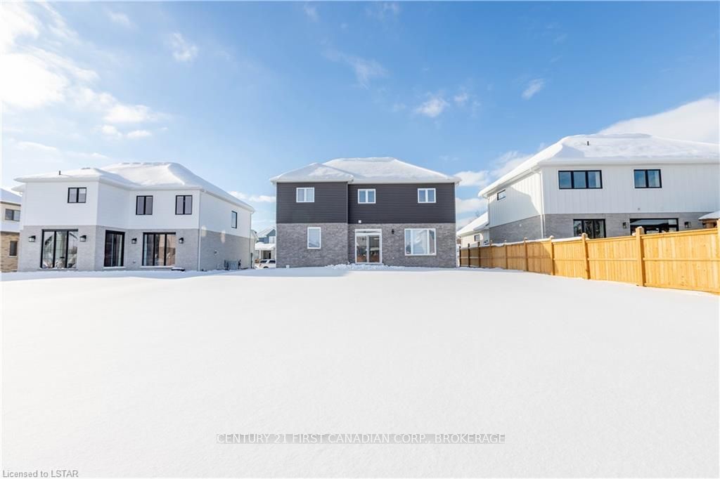 Photo 36 of 30 Spruce Crescent, North Middlesex, Parkhill — HOMEH