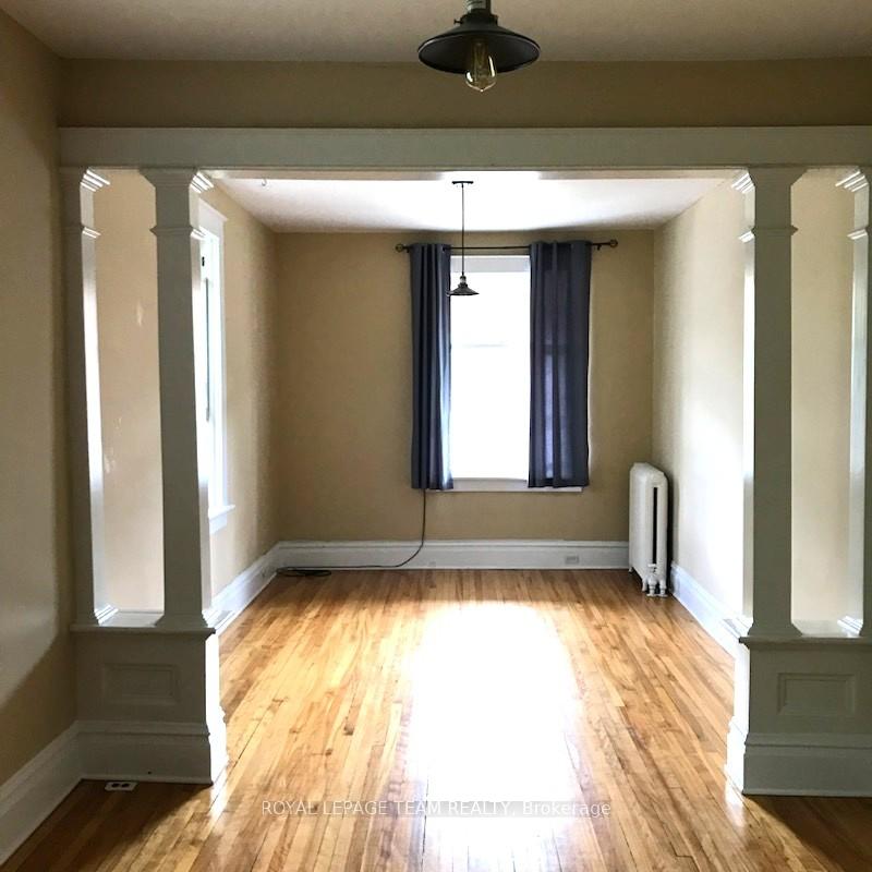 Photo 3 of 196 & 198 Ivy Crescent, Ottawa, Lindenlea — HOMEH
