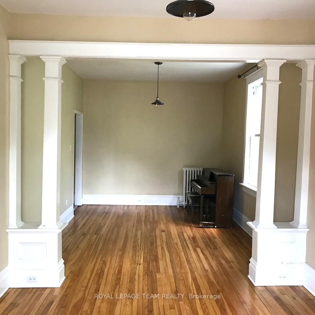 Photo 4 of 196 & 198 Ivy Crescent, Ottawa, Lindenlea — HOMEH