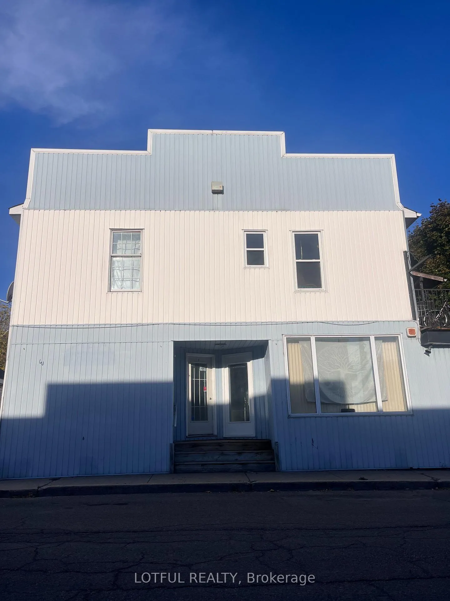 Front of Unit 2, 20 King Street