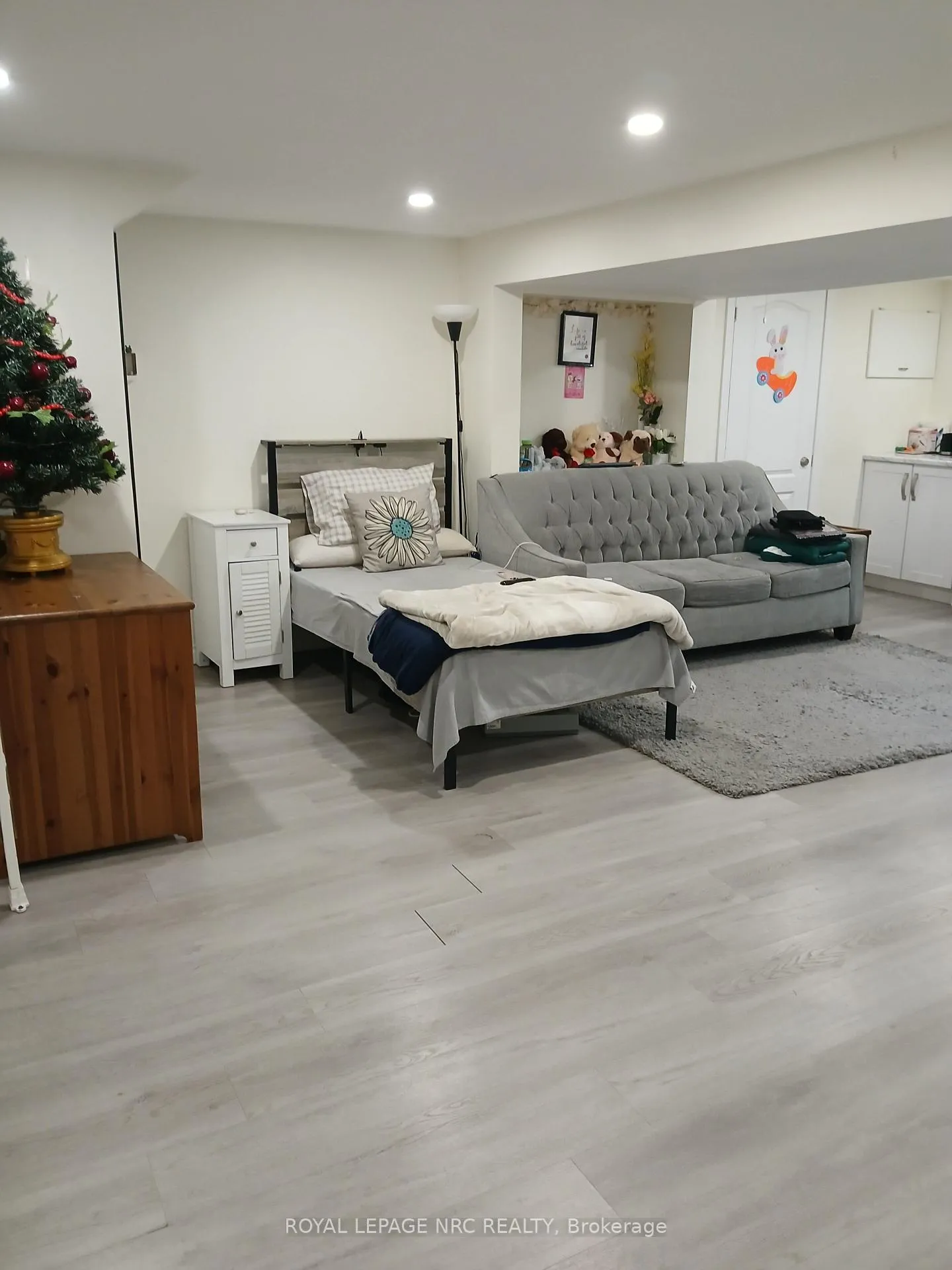 Photo 2 of Unit Lower Unit, 6560 Leeming Street, Niagara Falls, Hospital — HOMEH