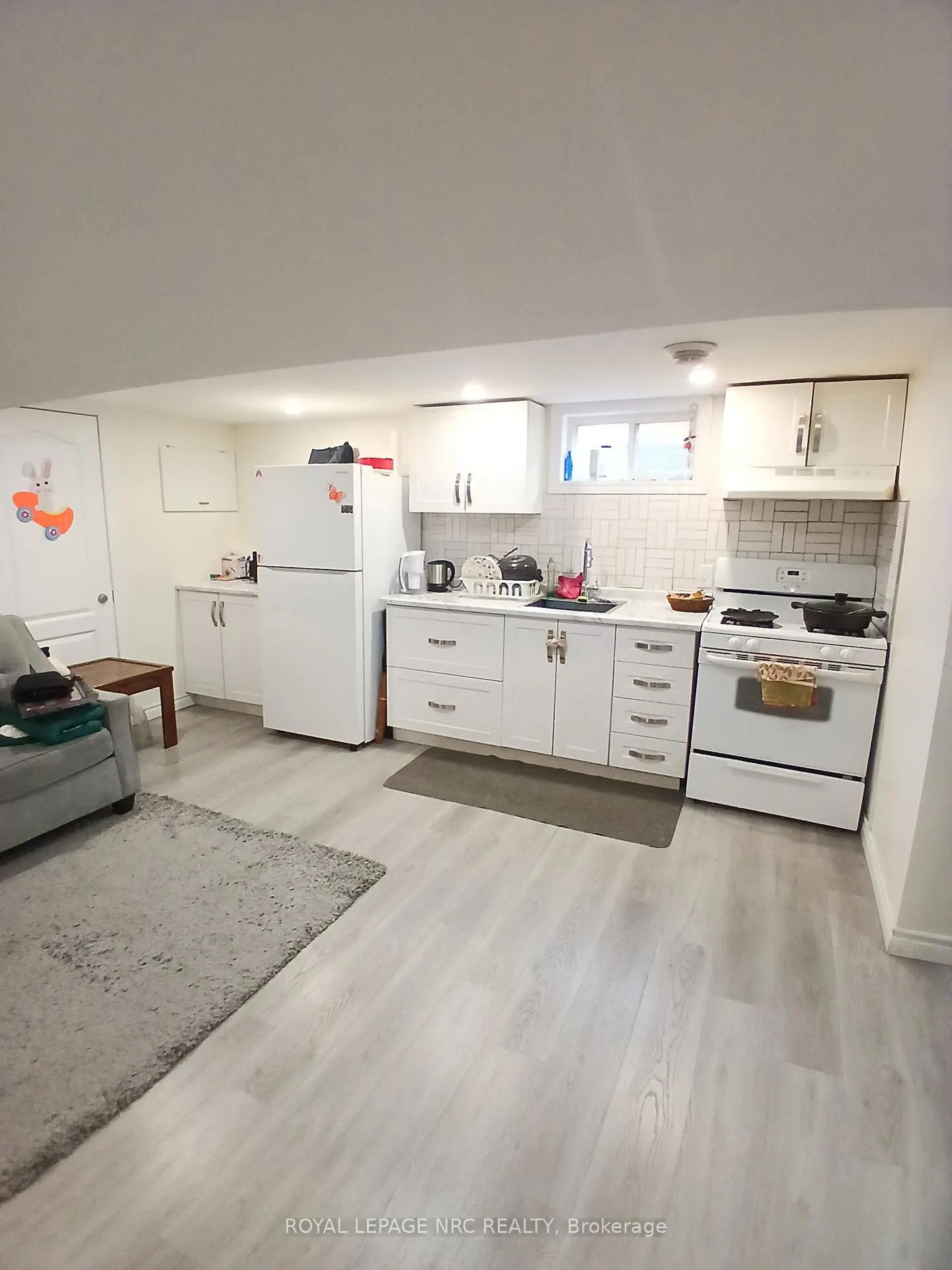 Photo 3 of Unit Lower Unit, 6560 Leeming Street, Niagara Falls, Hospital — HOMEH