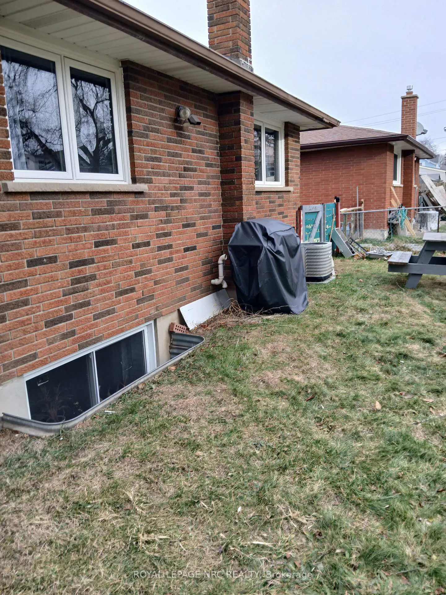 Photo 11 of Unit Lower Unit, 6560 Leeming Street, Niagara Falls, Hospital — HOMEH