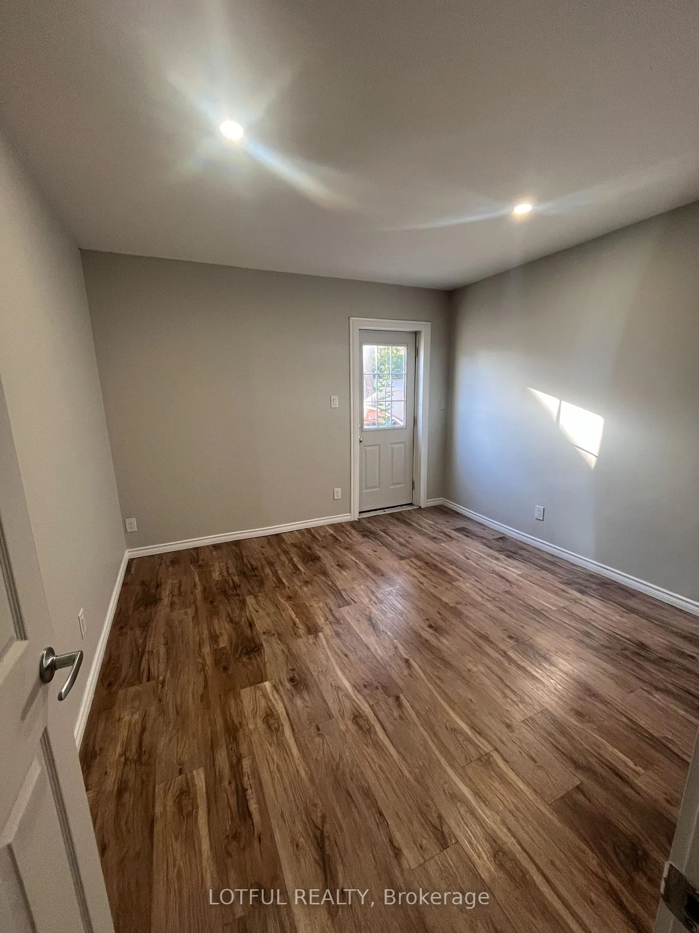 Photo 10 of Unit 5, 38 King Street, North Dundas, Chesterville — HOMEH