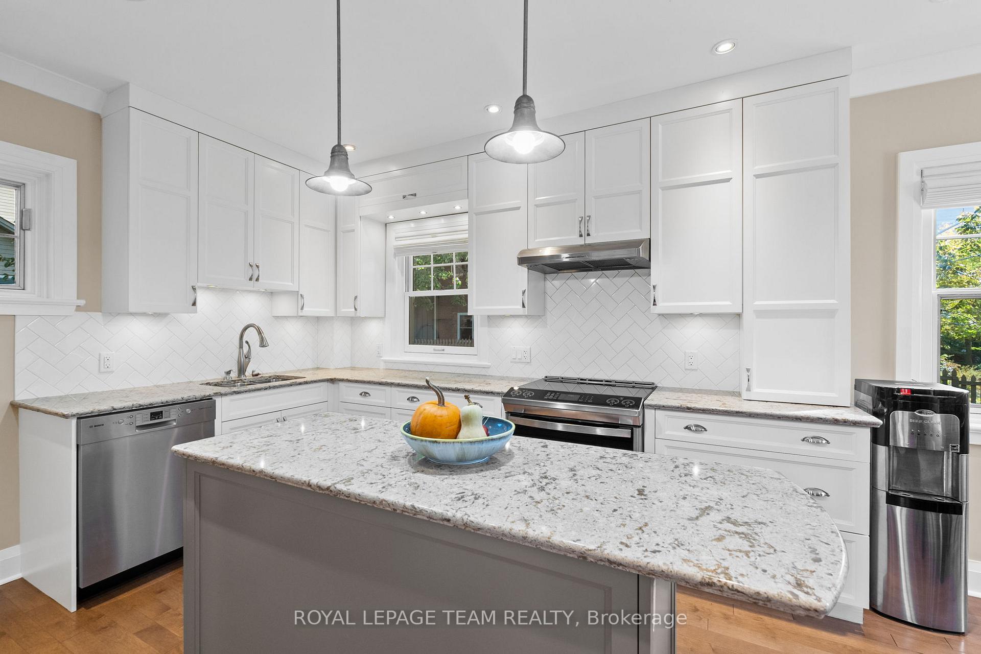 Photo 9 of 175 Springfield Road, Ottawa, Lindenlea — HOMEH