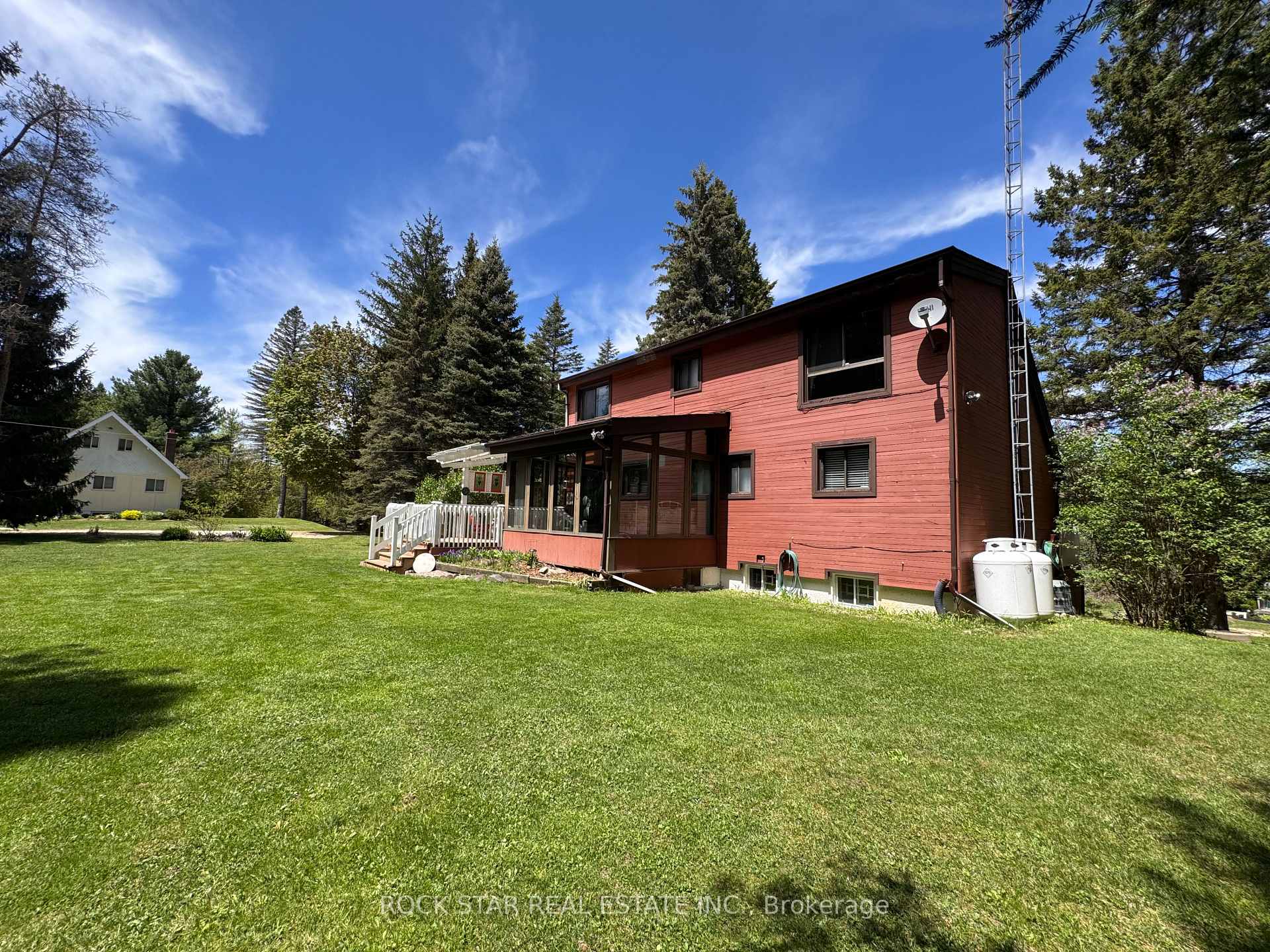Photo 5 of 8 Pine River Crescent, Mulmur, Rural Mulmur — HOMEH