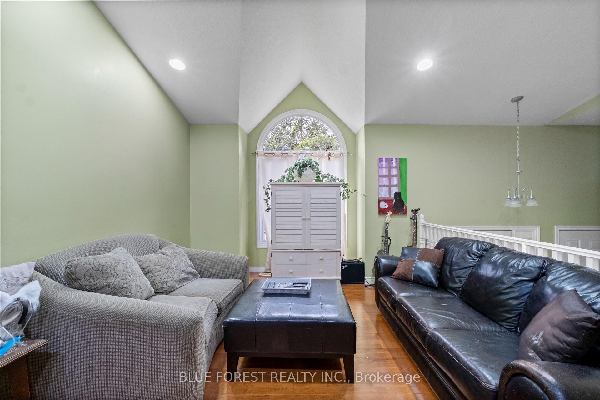 Photo 6 of 8 Elgin Street, Newbury — HOMEH