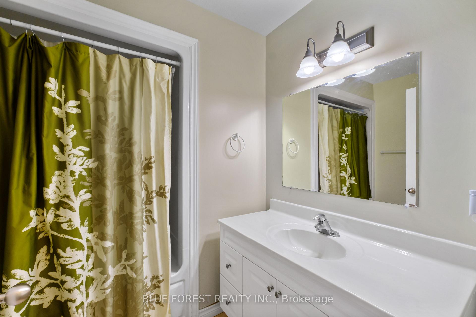 Photo 13 of 8 Elgin Street, Newbury — HOMEH