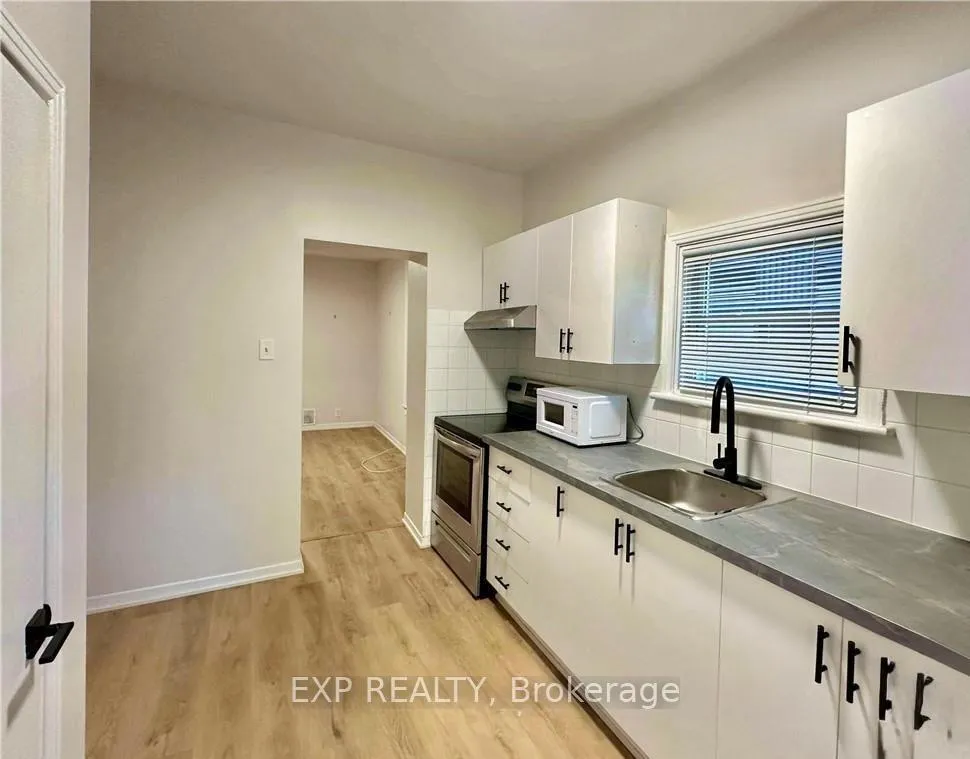 Photo 5 of Unit 2, 162 Ivy Crescent, Ottawa, Lindenlea — HOMEH