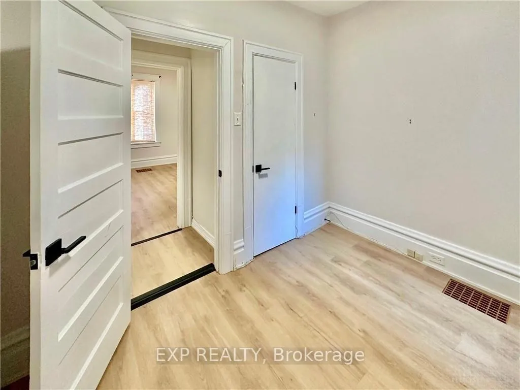 Photo 7 of Unit 2, 162 Ivy Crescent, Ottawa, Lindenlea — HOMEH