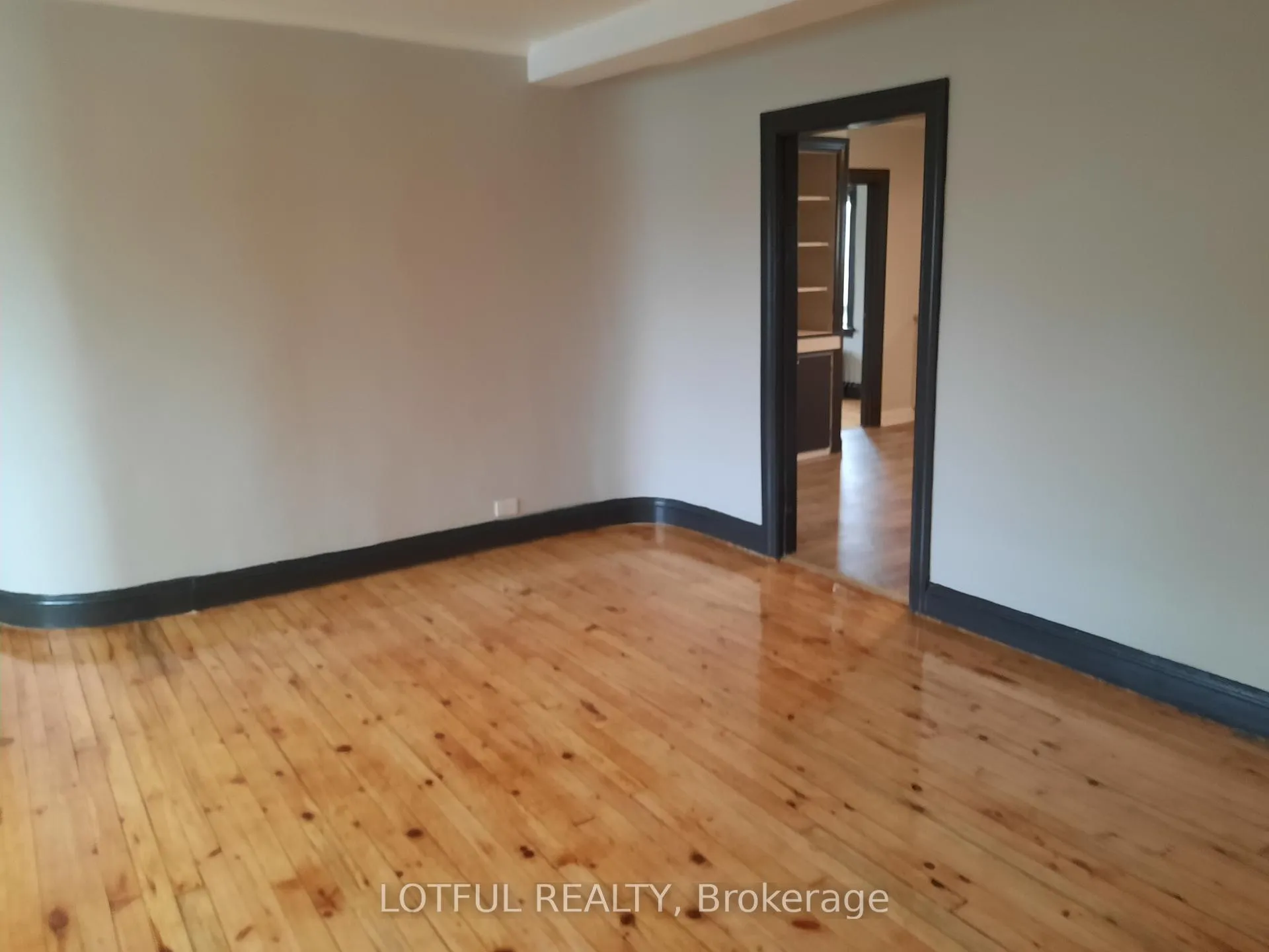 Photo 3 of Unit 5, 31 Main Street, North Dundas, Chesterville — HOMEH