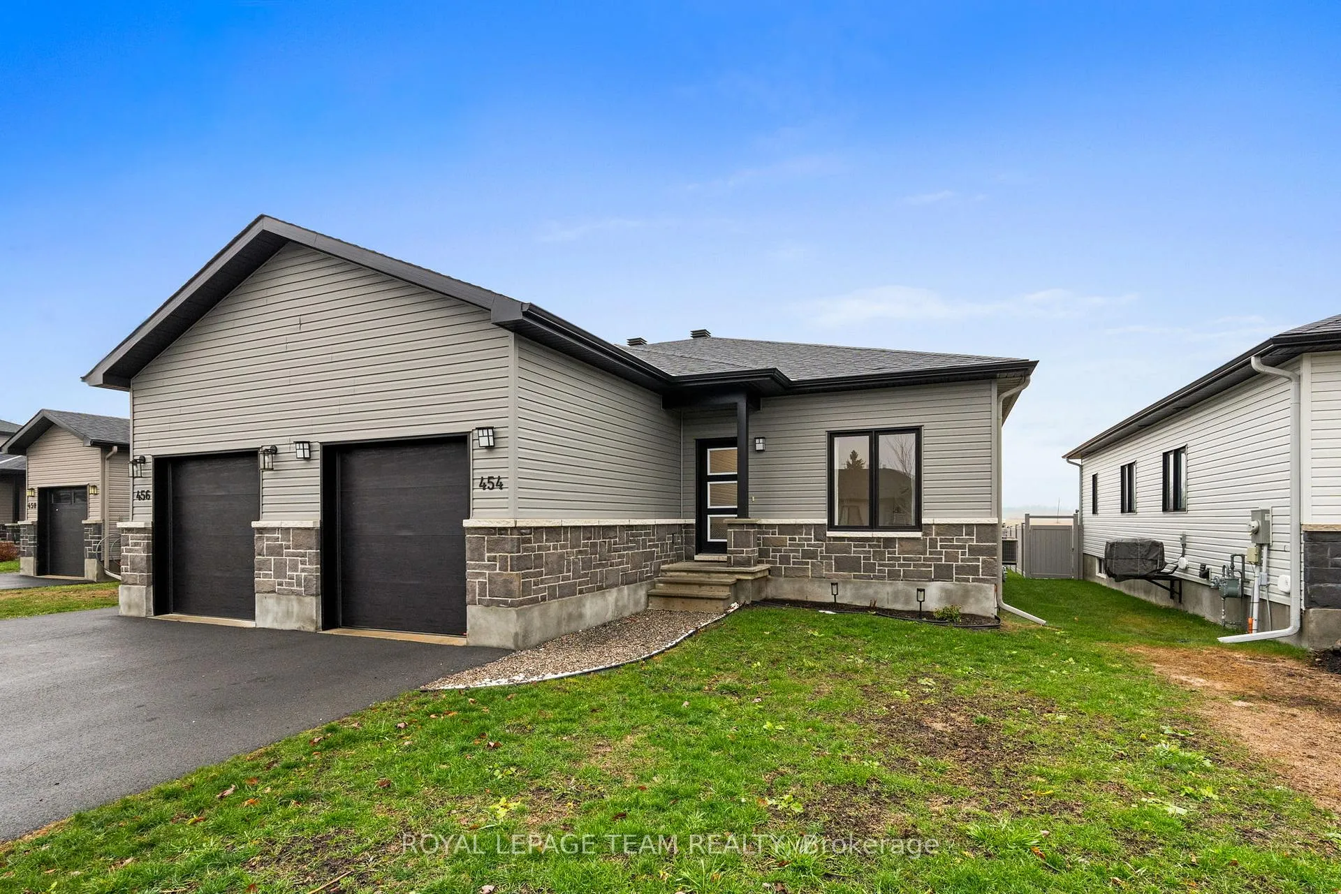 Photo 2 of 454 Arora Crescent, North Dundas, Winchester — HOMEH