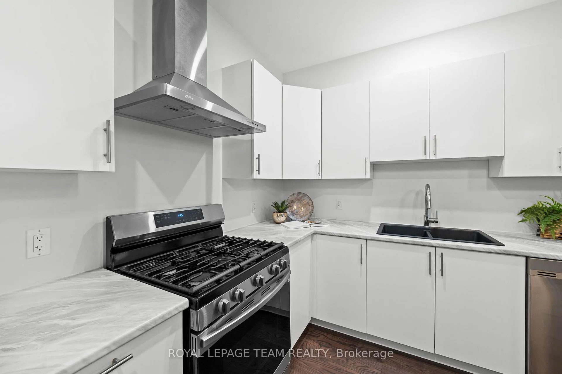 Photo 12 of 454 Arora Crescent, North Dundas, Winchester — HOMEH