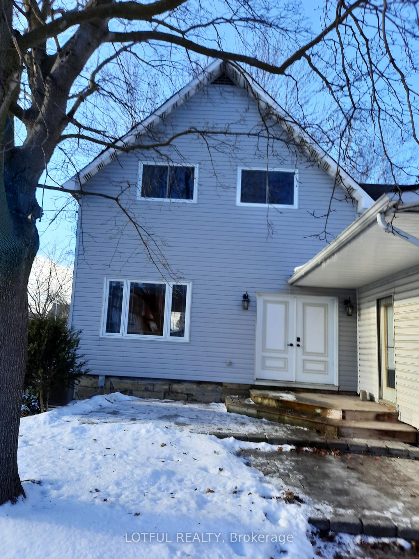 Front of Unit 1, 512 St Lawrence Street