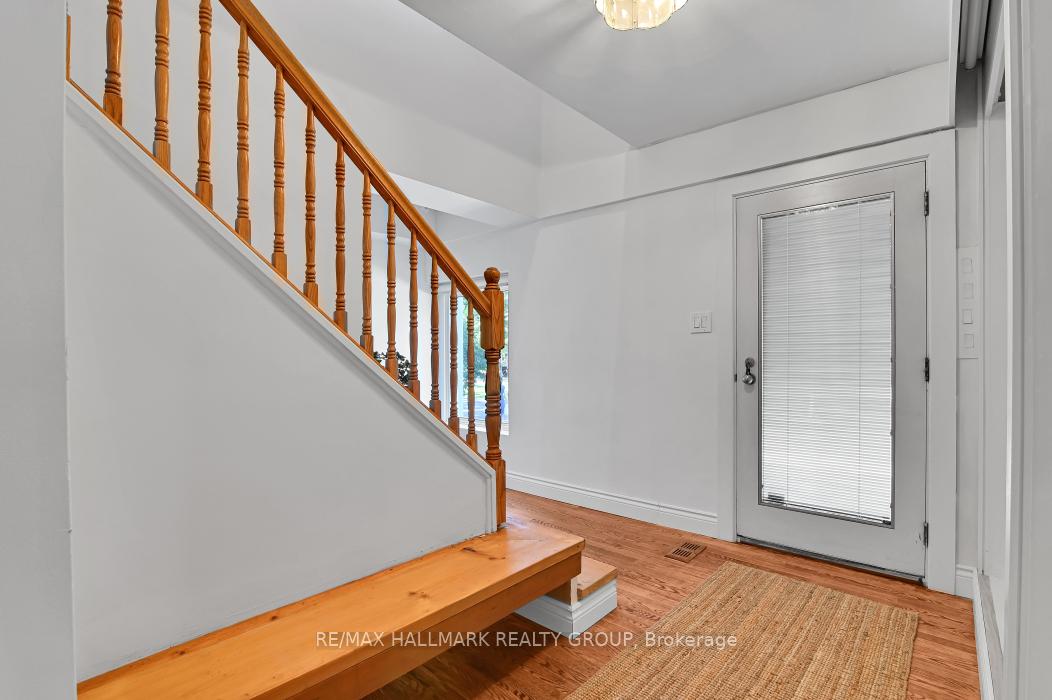 Photo 3 of 33 Rockcliffe Way, Ottawa, Lindenlea — HOMEH