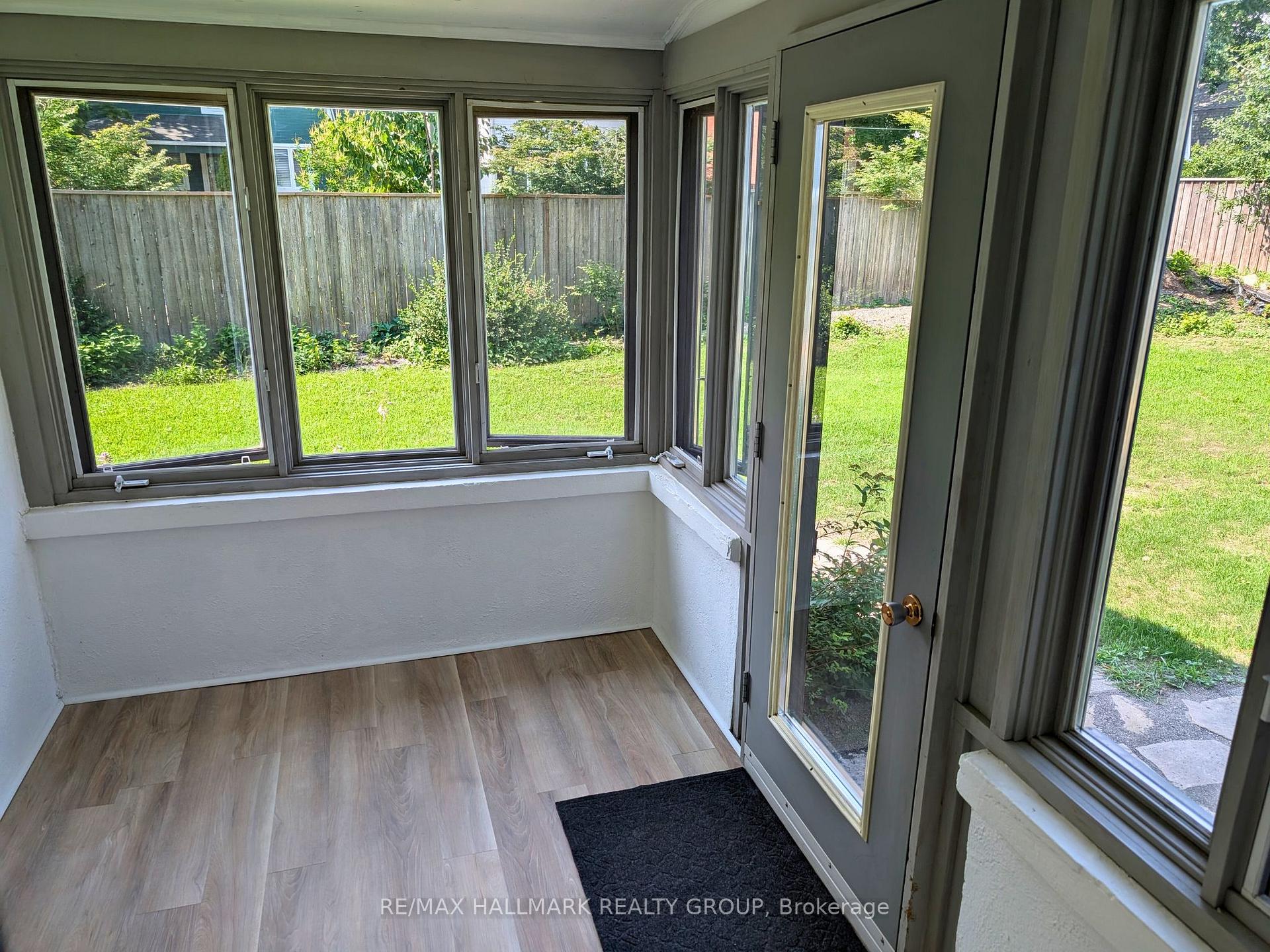 Photo 14 of 33 Rockcliffe Way, Ottawa, Lindenlea — HOMEH