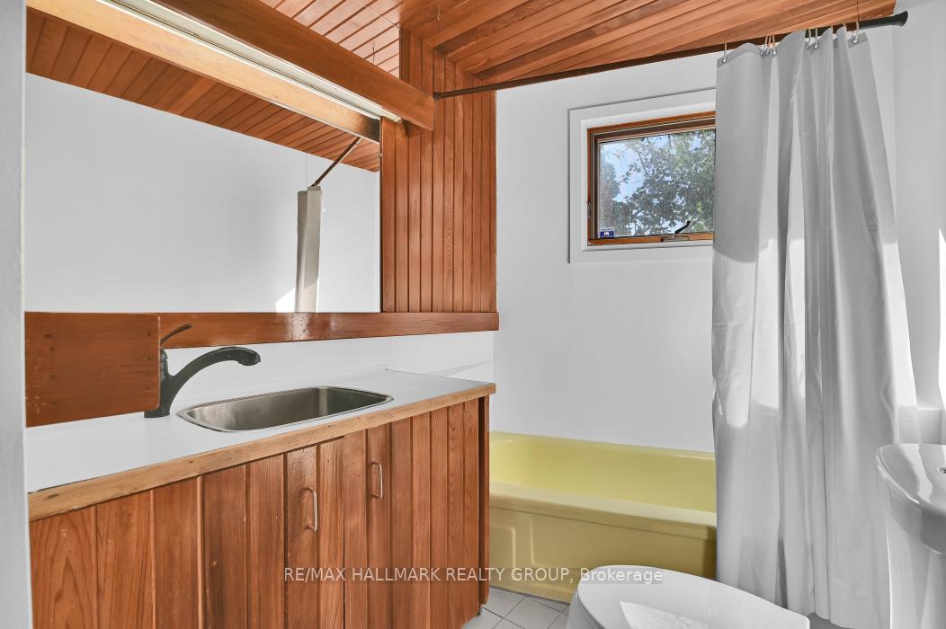 Photo 16 of 33 Rockcliffe Way, Ottawa, Lindenlea — HOMEH