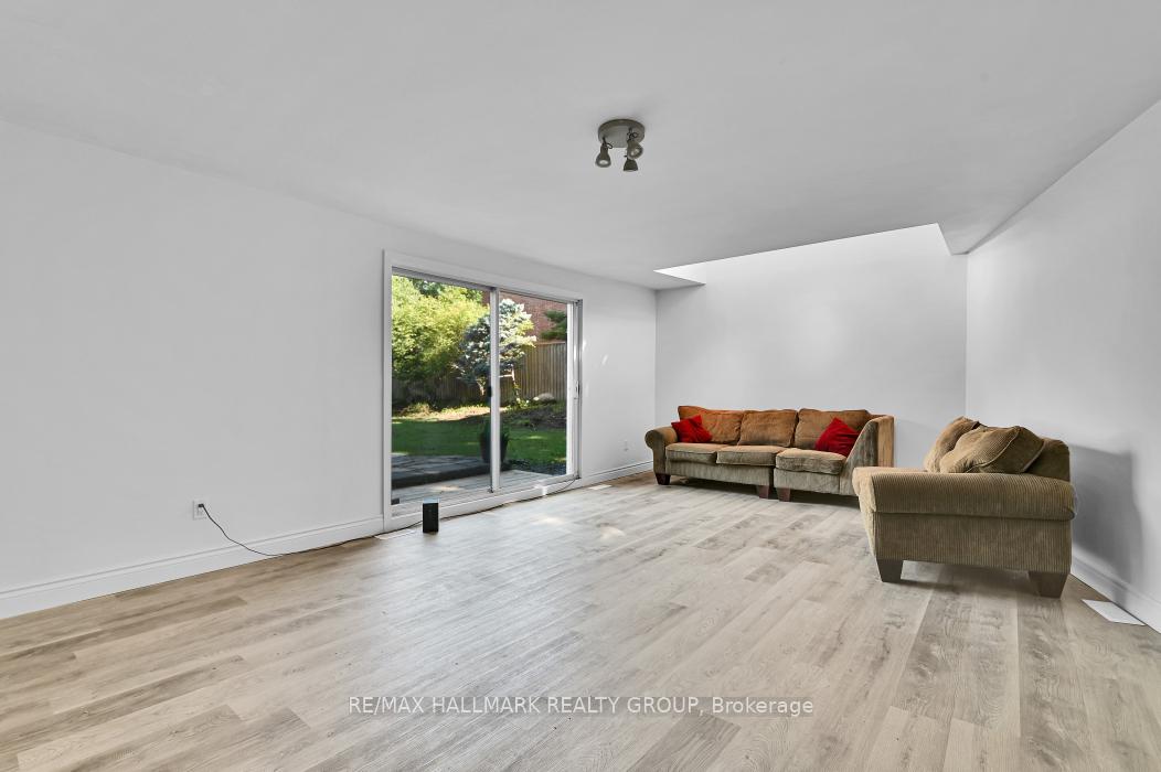Photo 17 of 33 Rockcliffe Way, Ottawa, Lindenlea — HOMEH