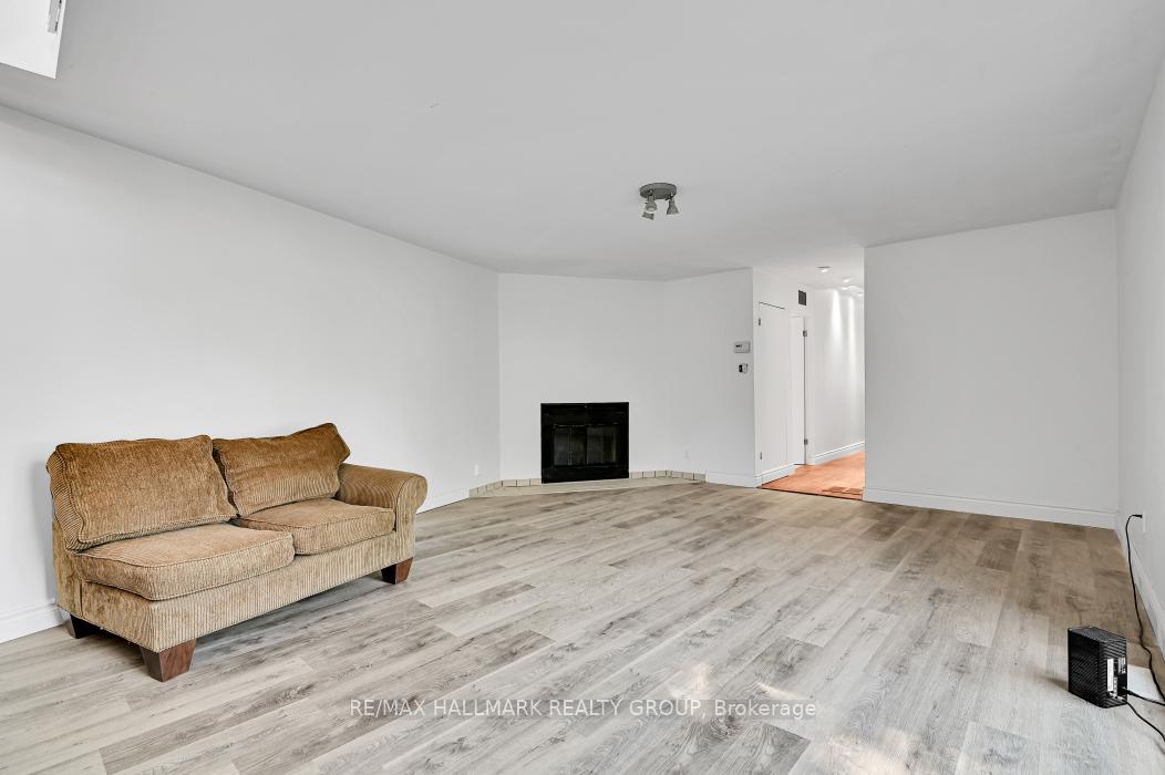 Photo 18 of 33 Rockcliffe Way, Ottawa, Lindenlea — HOMEH