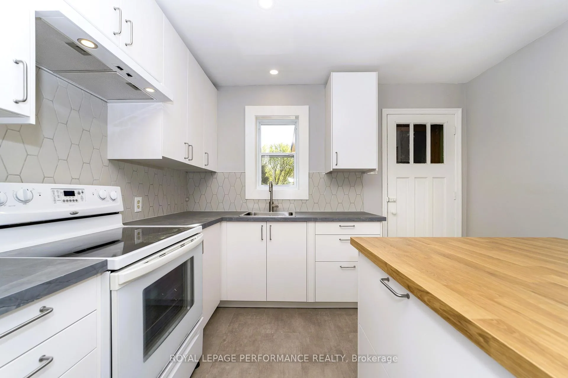 Photo 6 of Unit A, 17 Springfield Road, Ottawa, Lindenlea — HOMEH